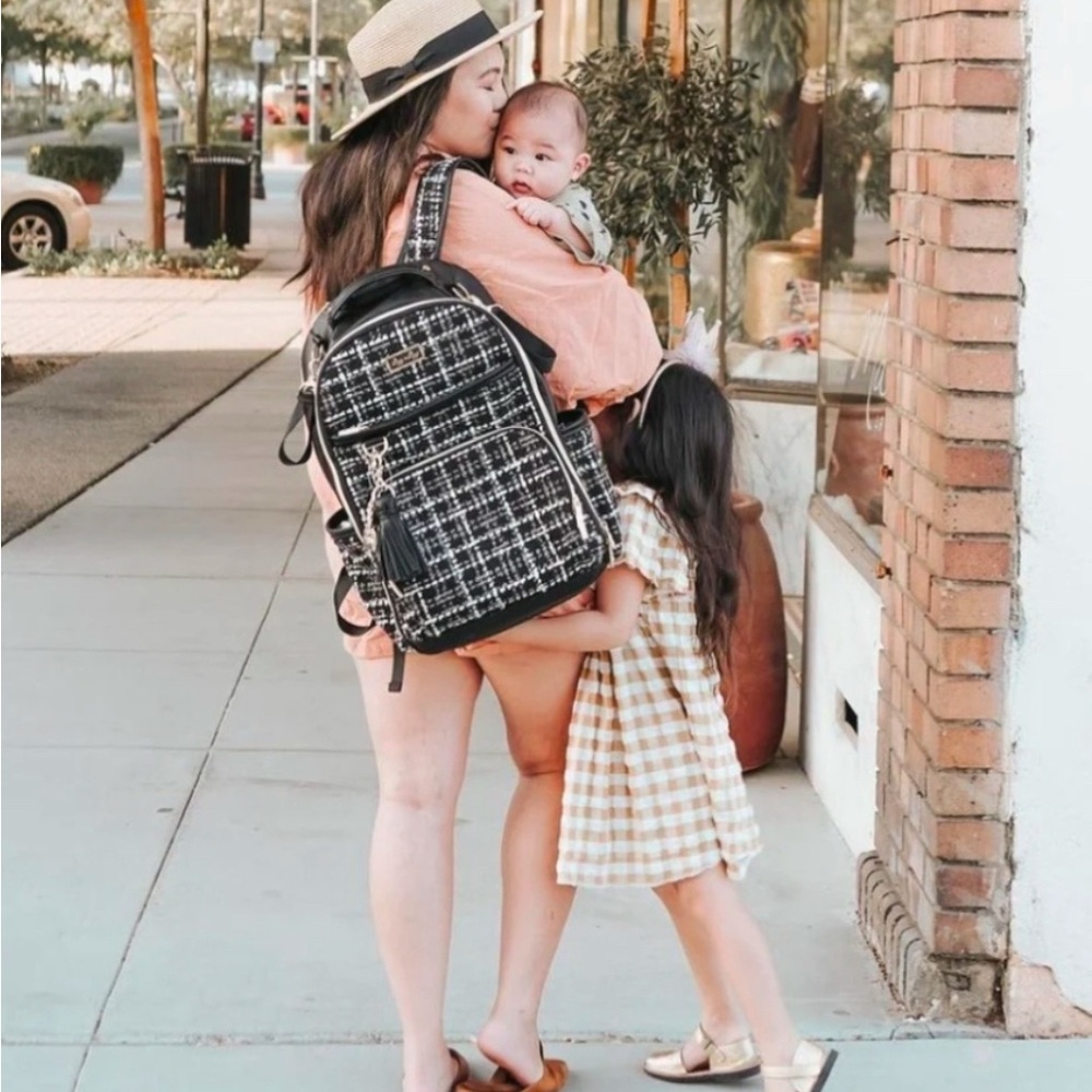 Itzy Ritzy Kelly boss plus diaper bag houndstooth